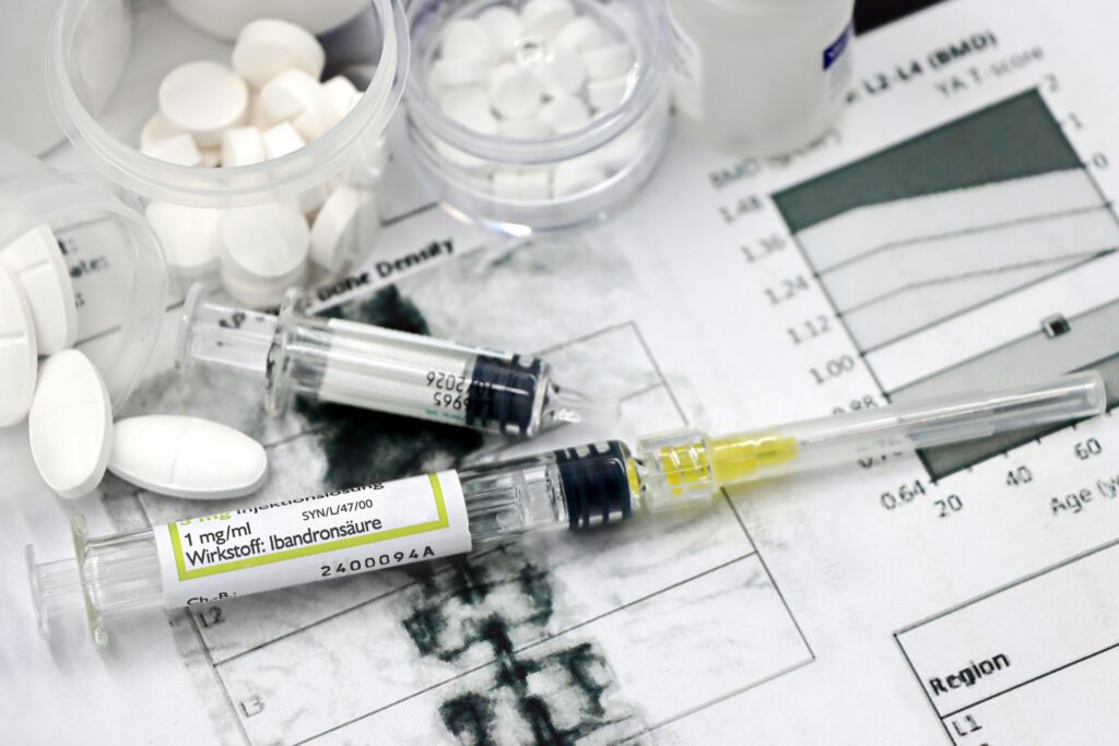 Medical arrangement of osteoporosis treatment tools with injections and pills.